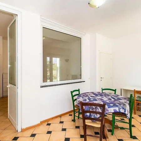 Chiavari Cozy Apartments In Villa With Shared Garden & Parking