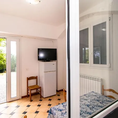 Chiavari Cozy Apartments In Villa With Shared Garden & Parking キアーヴァリ
