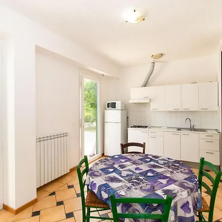 Chiavari Cozy Apartments In Villa With Shared Garden & Parking アパート *