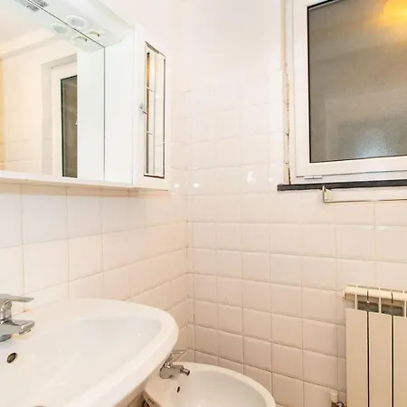 アパート Chiavari Cozy Apartments In Villa With Shared Garden & Parking キアーヴァリ