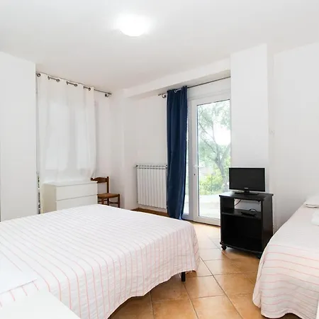Chiavari Cozy Apartments In Villa With Shared Garden & Parking