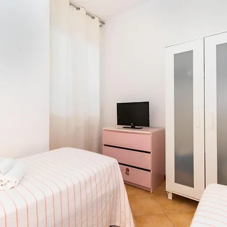 Chiavari Cozy Apartments In Villa With Shared Garden & Parking Apartment *