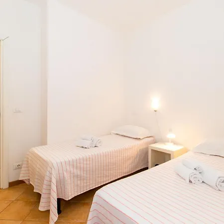 Chiavari Cozy Apartments In Villa With Shared Garden & Parking Apartment