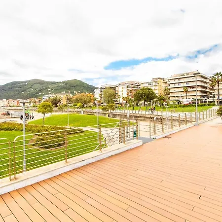 アパート Chiavari Cozy Apartments In Villa With Shared Garden & Parking *