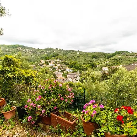 Chiavari Cozy Apartments In Villa With Shared Garden & Parking * Chiavari