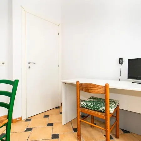 Chiavari Cozy Apartments In Villa With Shared Garden & Parking